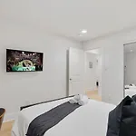 Modern Elegance- Big Group - Games - Sleeps 10